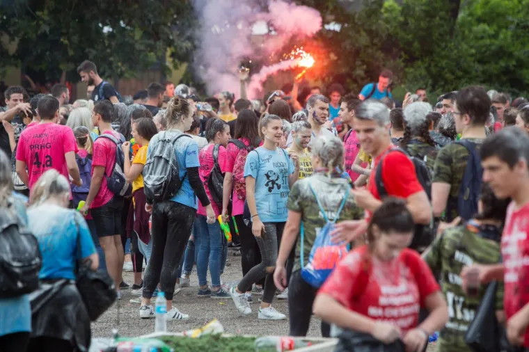 Veliki foto izvje&scaron;taj: pogledajte kako su maturanti proslavili zadnji dan diljem Hrvatske