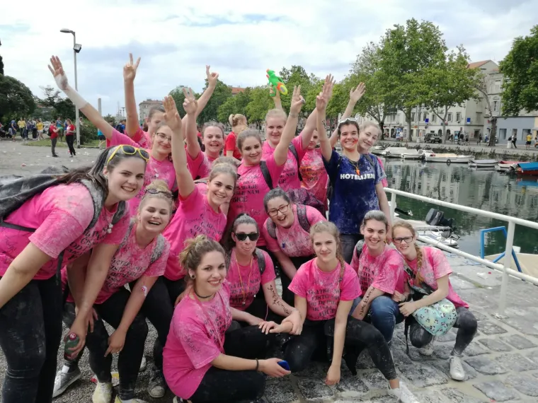 Veliki foto izvje&scaron;taj: pogledajte kako su maturanti proslavili zadnji dan diljem Hrvatske