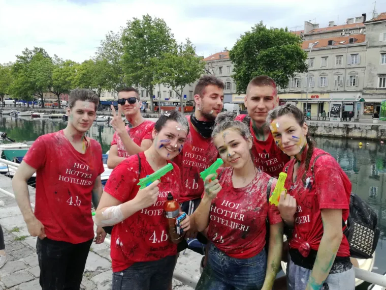 Veliki foto izvje&scaron;taj: pogledajte kako su maturanti proslavili zadnji dan diljem Hrvatske