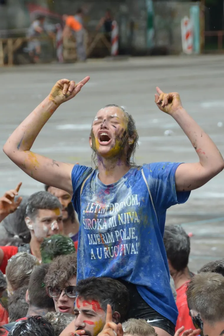 Veliki foto izvje&scaron;taj: pogledajte kako su maturanti proslavili zadnji dan diljem Hrvatske