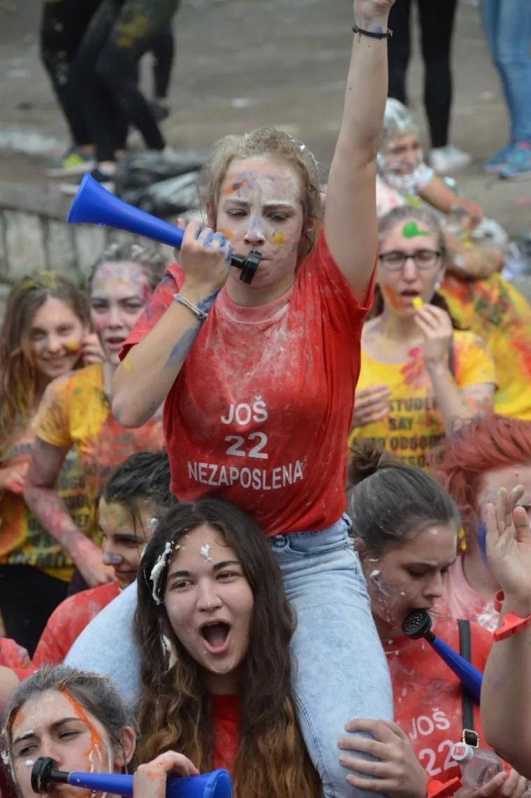 Veliki foto izvje&scaron;taj: pogledajte kako su maturanti proslavili zadnji dan diljem Hrvatske
