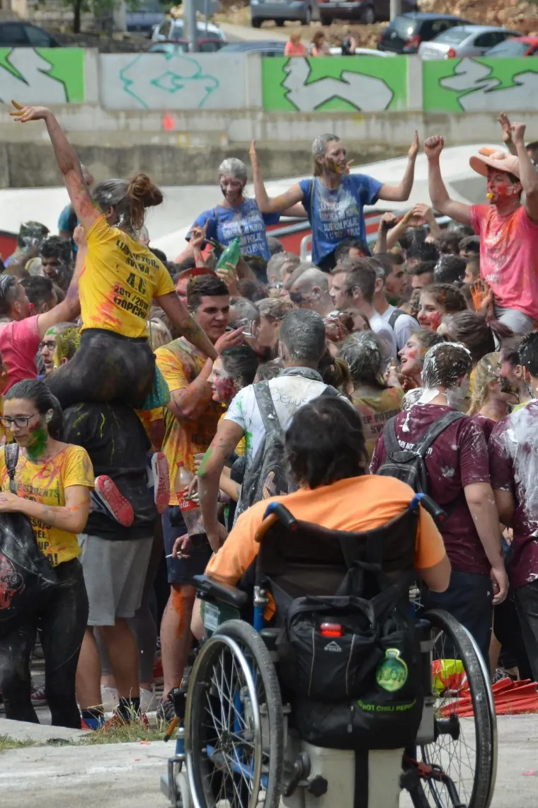 Veliki foto izvje&scaron;taj: pogledajte kako su maturanti proslavili zadnji dan diljem Hrvatske