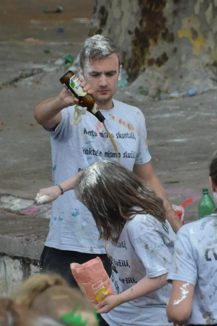 Veliki foto izvje&scaron;taj: pogledajte kako su maturanti proslavili zadnji dan diljem Hrvatske