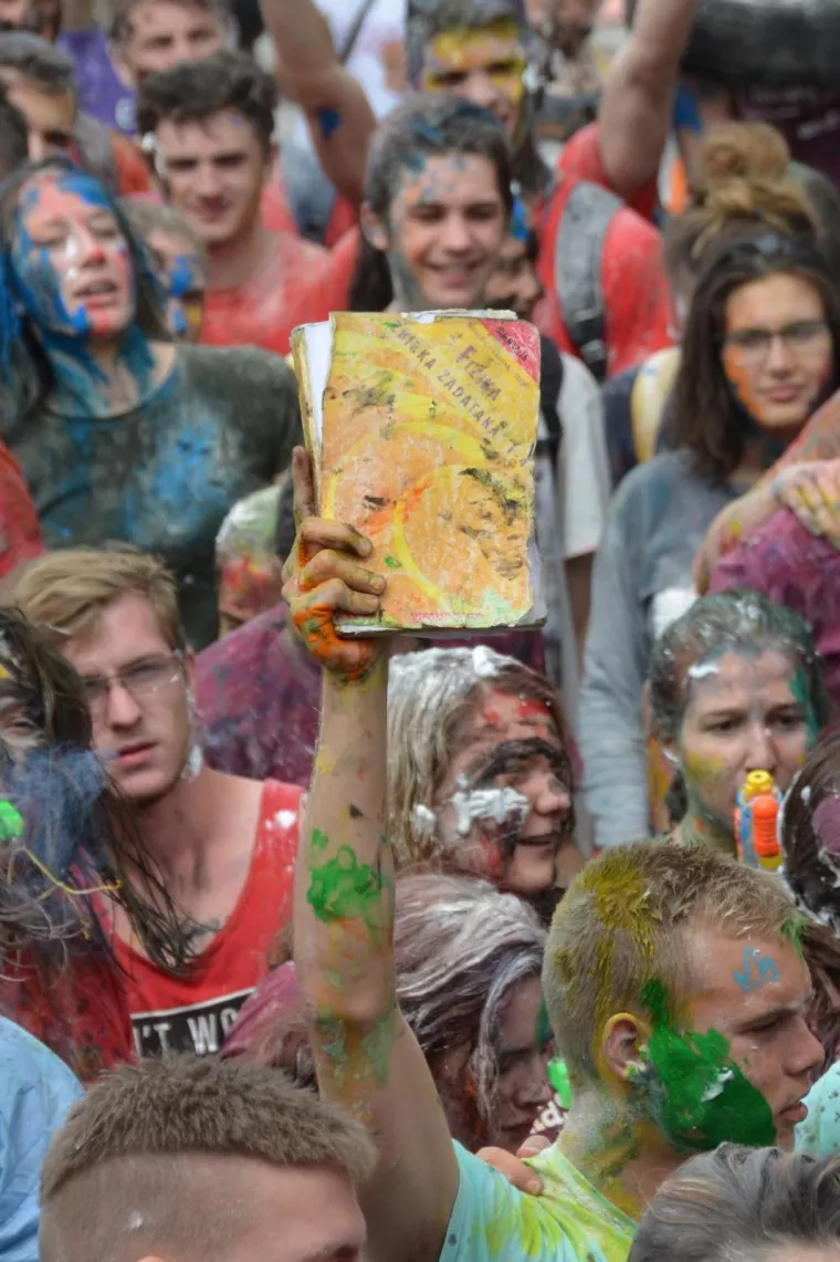 Veliki foto izvje&scaron;taj: pogledajte kako su maturanti proslavili zadnji dan diljem Hrvatske