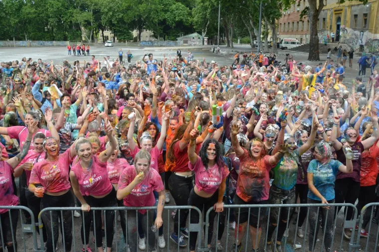 Veliki foto izvje&scaron;taj: pogledajte kako su maturanti proslavili zadnji dan diljem Hrvatske