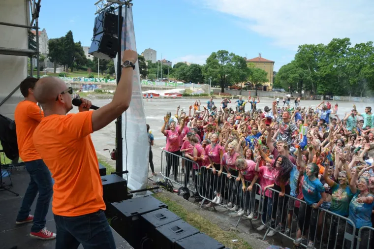 Veliki foto izvje&scaron;taj: pogledajte kako su maturanti proslavili zadnji dan diljem Hrvatske