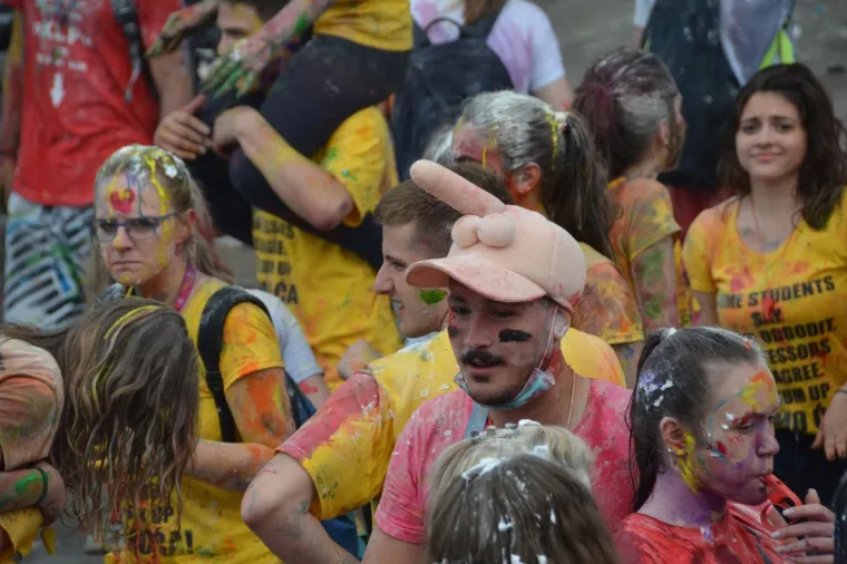 Veliki foto izvje&scaron;taj: pogledajte kako su maturanti proslavili zadnji dan diljem Hrvatske