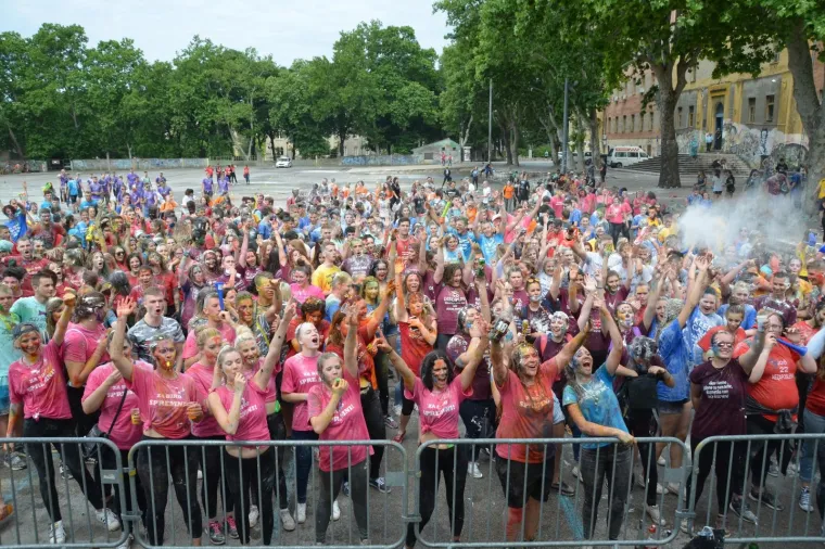 Veliki foto izvje&scaron;taj: pogledajte kako su maturanti proslavili zadnji dan diljem Hrvatske