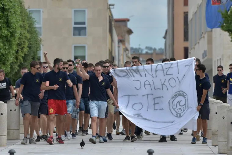 Veliki foto izvje&scaron;taj: pogledajte kako su maturanti proslavili zadnji dan diljem Hrvatske