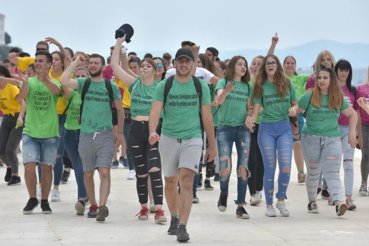 Veliki foto izvje&scaron;taj: pogledajte kako su maturanti proslavili zadnji dan diljem Hrvatske