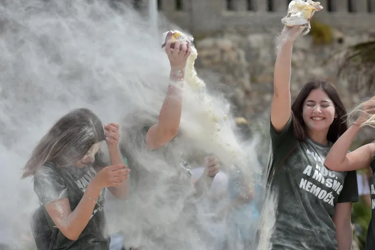 Veliki foto izvje&scaron;taj: pogledajte kako su maturanti proslavili zadnji dan diljem Hrvatske