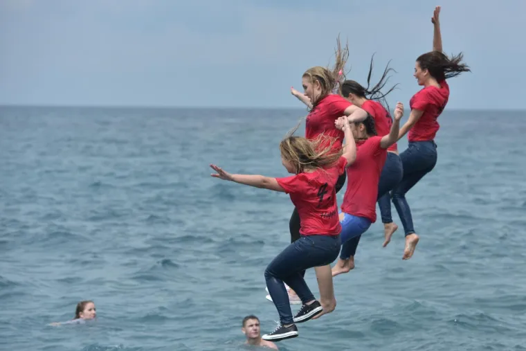 Veliki foto izvje&scaron;taj: pogledajte kako su maturanti proslavili zadnji dan diljem Hrvatske