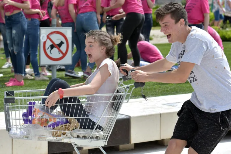 Veliki foto izvje&scaron;taj: pogledajte kako su maturanti proslavili zadnji dan diljem Hrvatske