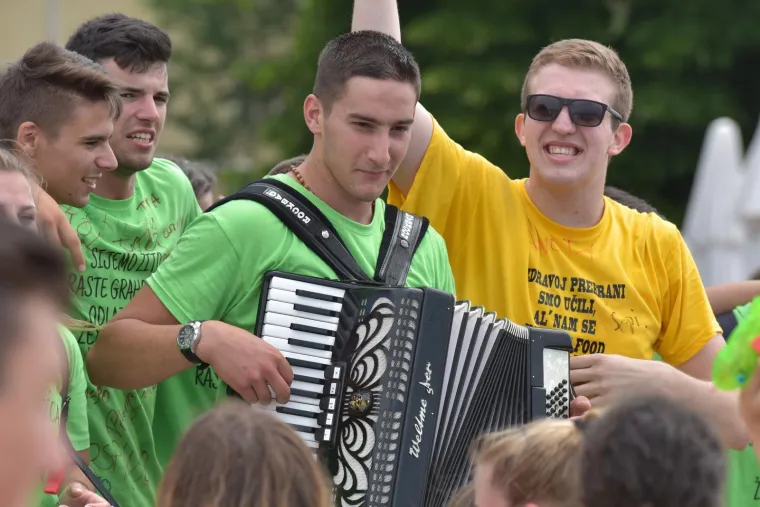 Veliki foto izvje&scaron;taj: pogledajte kako su maturanti proslavili zadnji dan diljem Hrvatske