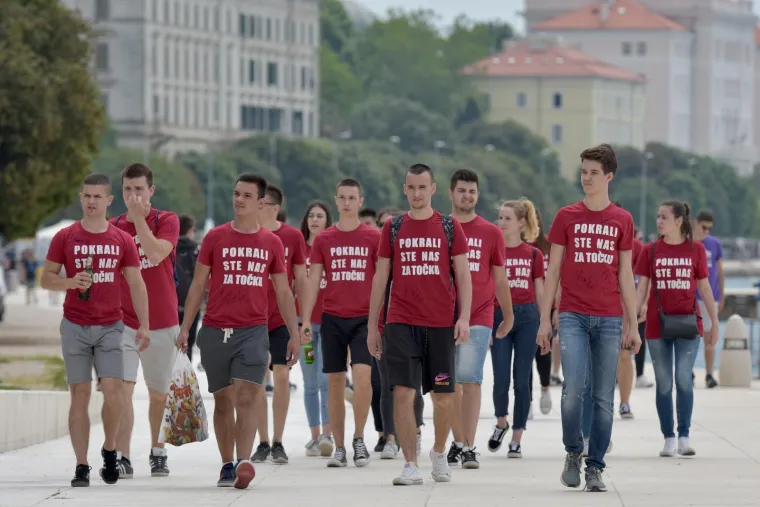 Veliki foto izvje&scaron;taj: pogledajte kako su maturanti proslavili zadnji dan diljem Hrvatske