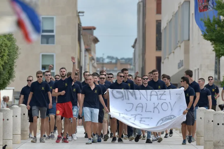 Veliki foto izvje&scaron;taj: pogledajte kako su maturanti proslavili zadnji dan diljem Hrvatske