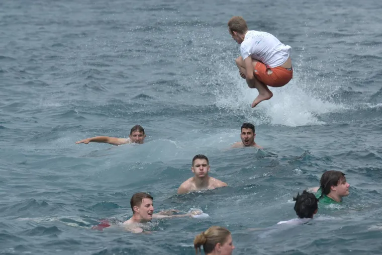 Veliki foto izvje&scaron;taj: pogledajte kako su maturanti proslavili zadnji dan diljem Hrvatske