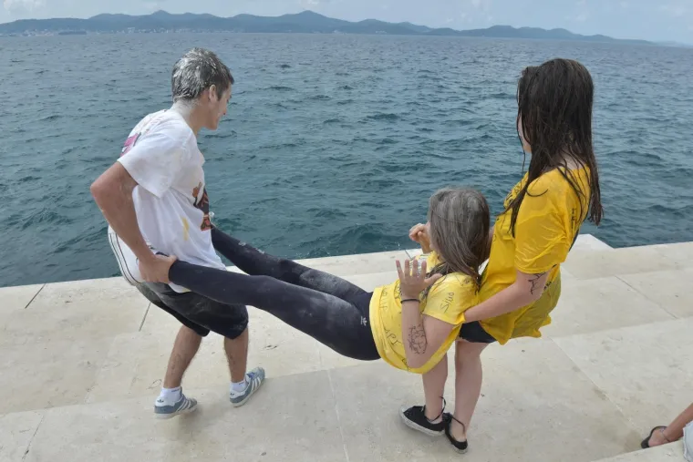 Veliki foto izvje&scaron;taj: pogledajte kako su maturanti proslavili zadnji dan diljem Hrvatske