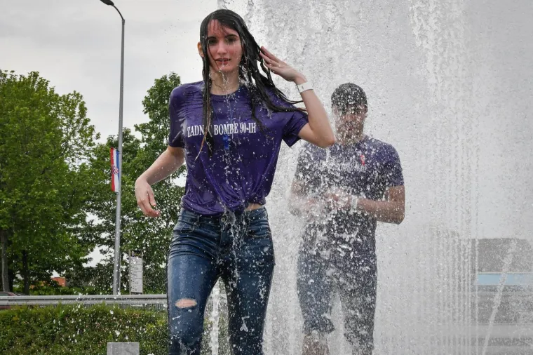 Veliki foto izvje&scaron;taj: pogledajte kako su maturanti proslavili zadnji dan diljem Hrvatske