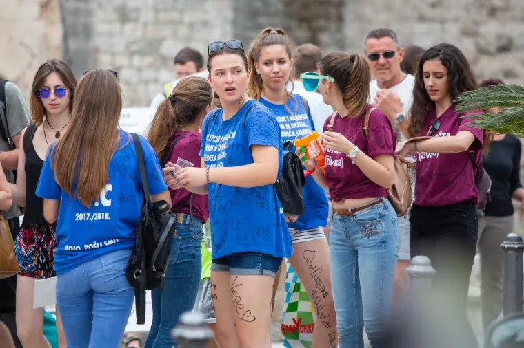 Veliki foto izvje&scaron;taj: pogledajte kako su maturanti proslavili zadnji dan diljem Hrvatske