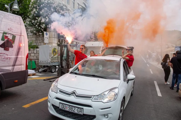 Veliki foto izvje&scaron;taj: pogledajte kako su maturanti proslavili zadnji dan diljem Hrvatske