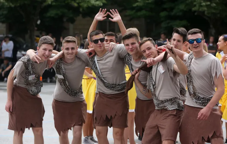 Veliki foto izvje&scaron;taj: pogledajte kako su maturanti proslavili zadnji dan diljem Hrvatske