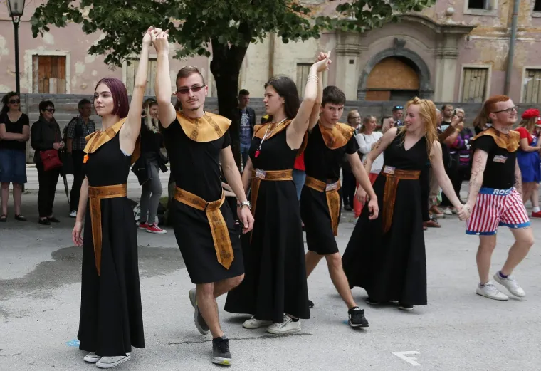 Veliki foto izvje&scaron;taj: pogledajte kako su maturanti proslavili zadnji dan diljem Hrvatske