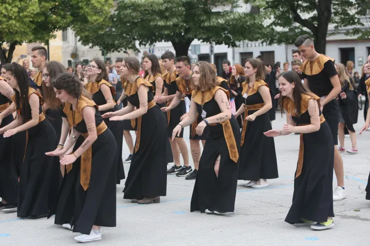 Veliki foto izvje&scaron;taj: pogledajte kako su maturanti proslavili zadnji dan diljem Hrvatske