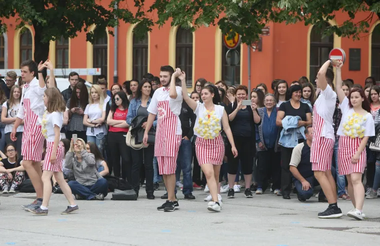 Veliki foto izvje&scaron;taj: pogledajte kako su maturanti proslavili zadnji dan diljem Hrvatske
