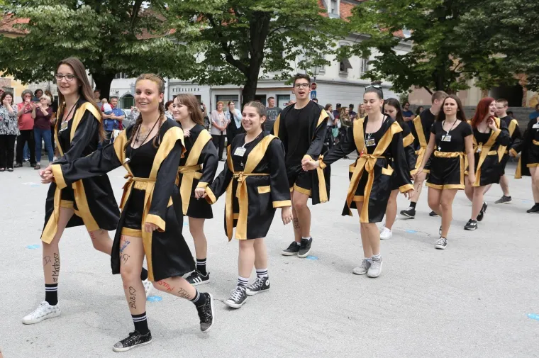 Veliki foto izvje&scaron;taj: pogledajte kako su maturanti proslavili zadnji dan diljem Hrvatske