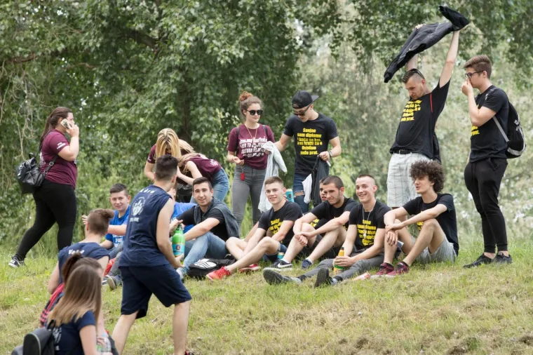 Veliki foto izvje&scaron;taj: pogledajte kako su maturanti proslavili zadnji dan diljem Hrvatske