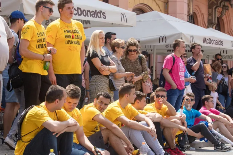 Veliki foto izvje&scaron;taj: pogledajte kako su maturanti proslavili zadnji dan diljem Hrvatske