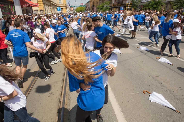 Veliki foto izvje&scaron;taj: pogledajte kako su maturanti proslavili zadnji dan diljem Hrvatske