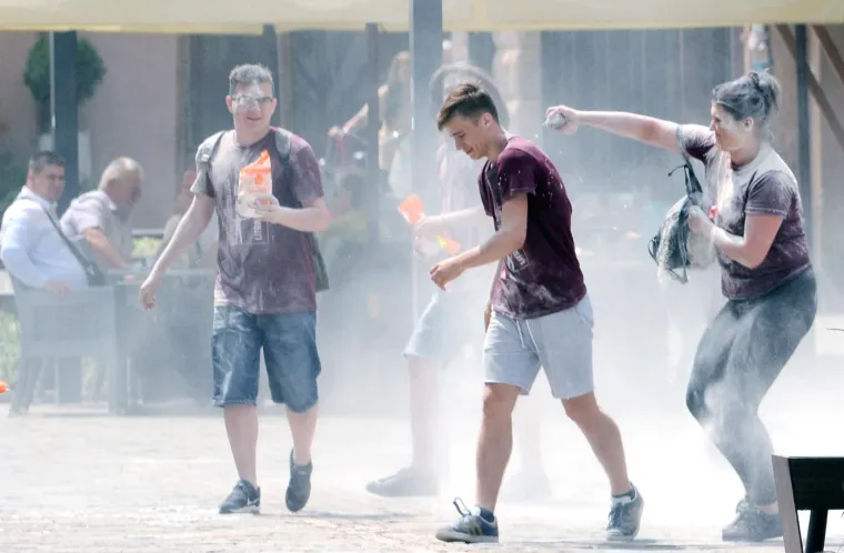 Veliki foto izvje&scaron;taj: pogledajte kako su maturanti proslavili zadnji dan diljem Hrvatske
