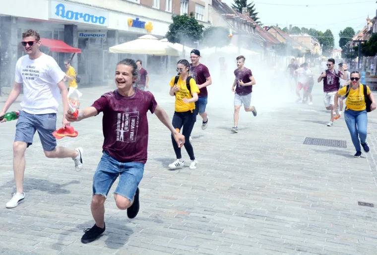 Veliki foto izvje&scaron;taj: pogledajte kako su maturanti proslavili zadnji dan diljem Hrvatske