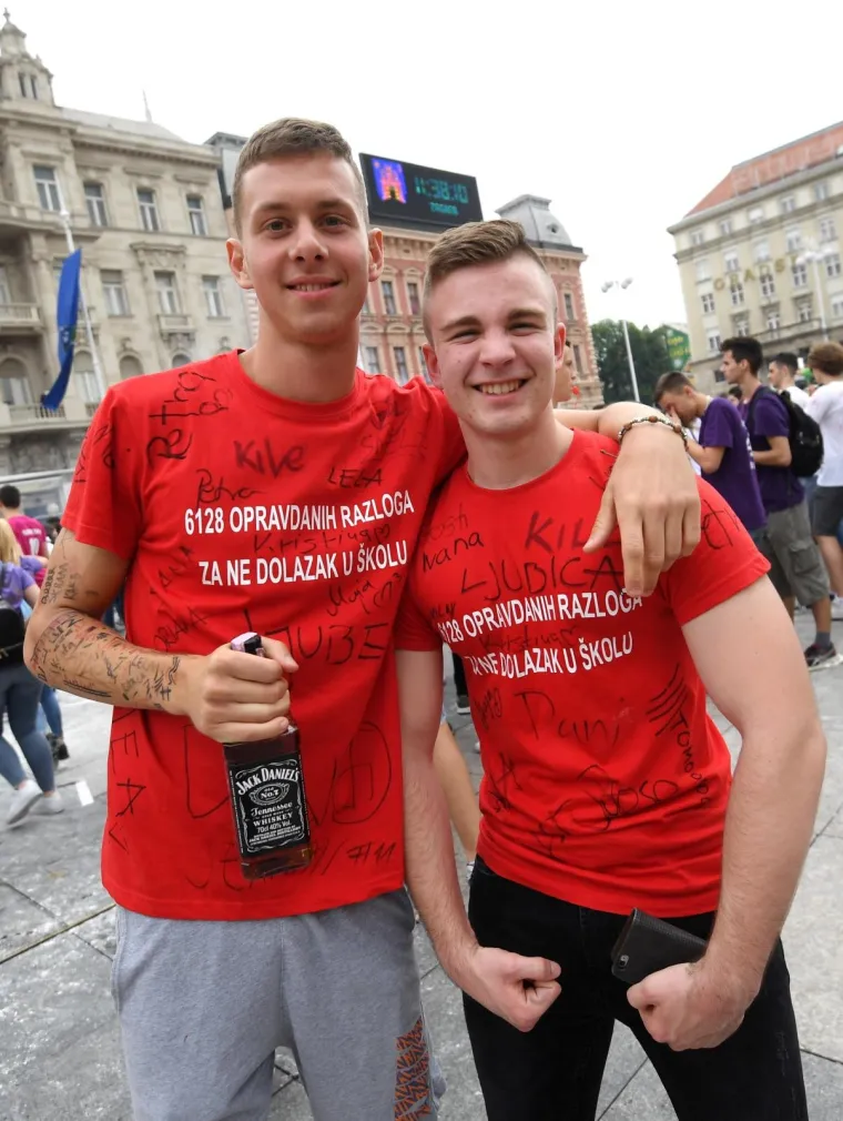 Veliki foto izvje&scaron;taj: pogledajte kako su maturanti proslavili zadnji dan diljem Hrvatske