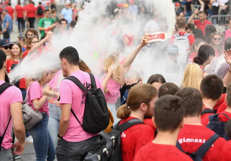 Veliki foto izvje&scaron;taj: pogledajte kako su maturanti proslavili zadnji dan diljem Hrvatske
