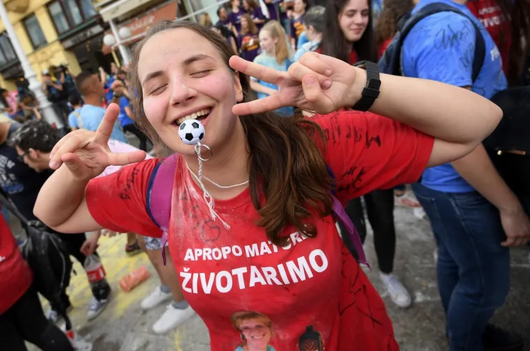 Veliki foto izvje&scaron;taj: pogledajte kako su maturanti proslavili zadnji dan diljem Hrvatske