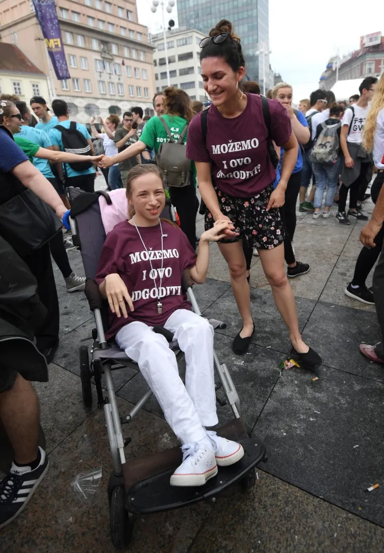 Veliki foto izvje&scaron;taj: pogledajte kako su maturanti proslavili zadnji dan diljem Hrvatske