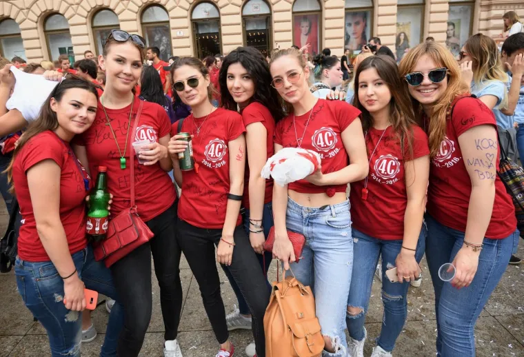 Veliki foto izvje&scaron;taj: pogledajte kako su maturanti proslavili zadnji dan diljem Hrvatske
