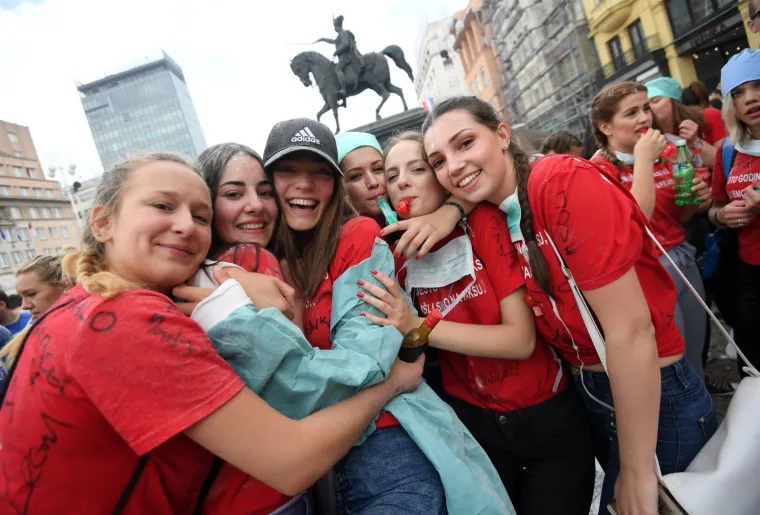 Veliki foto izvje&scaron;taj: pogledajte kako su maturanti proslavili zadnji dan diljem Hrvatske