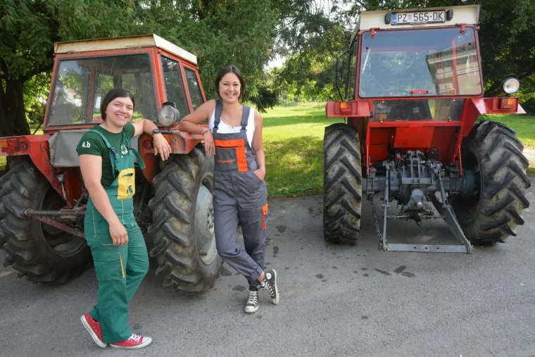 Maturantice Poljoprivredno​-prehrambene​ &scaron;kol​e u Požegi traktorima dolaze u &scaron;kolu