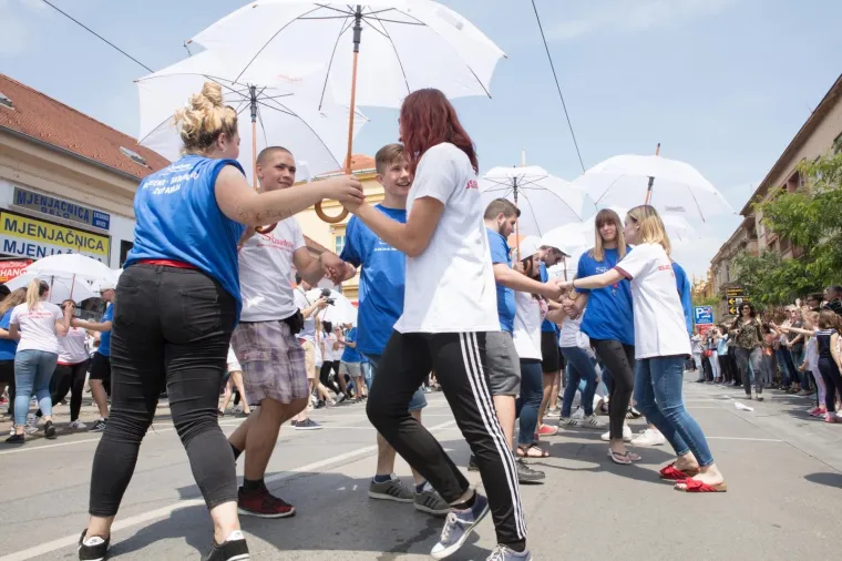 Plesanjem Quadrille maturanti obilježili posljednji dan srednje &scaron;kole u Osijeku