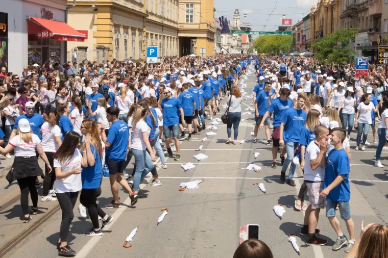 Plesanjem Quadrille maturanti obilježili posljednji dan srednje &scaron;kole u Osijeku