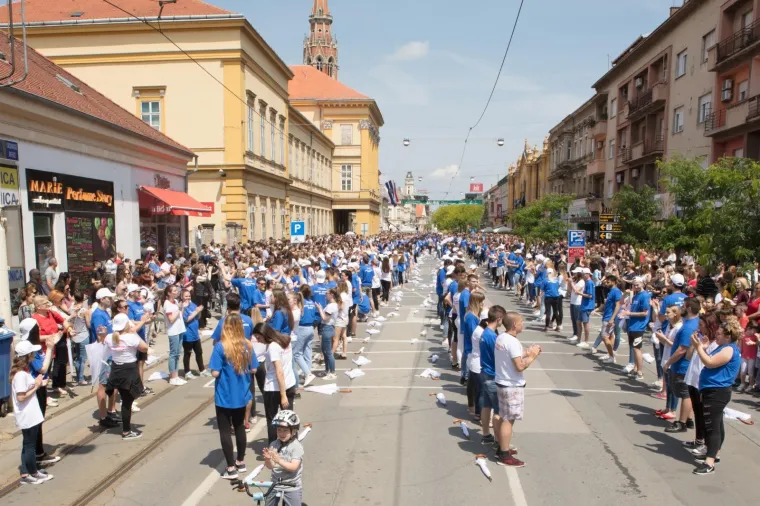 Plesanjem Quadrille maturanti obilježili posljednji dan srednje &scaron;kole u Osijeku