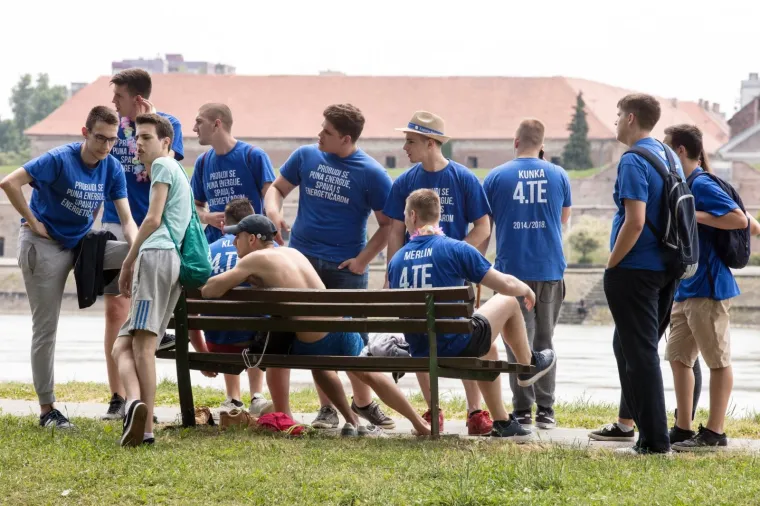 Plesanjem Quadrille maturanti obilježili posljednji dan srednje &scaron;kole u Osijeku