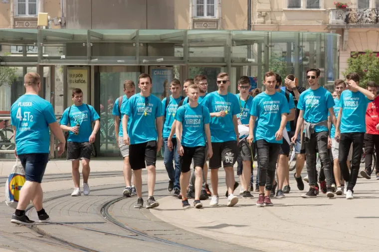 Plesanjem Quadrille maturanti obilježili posljednji dan srednje &scaron;kole u Osijeku