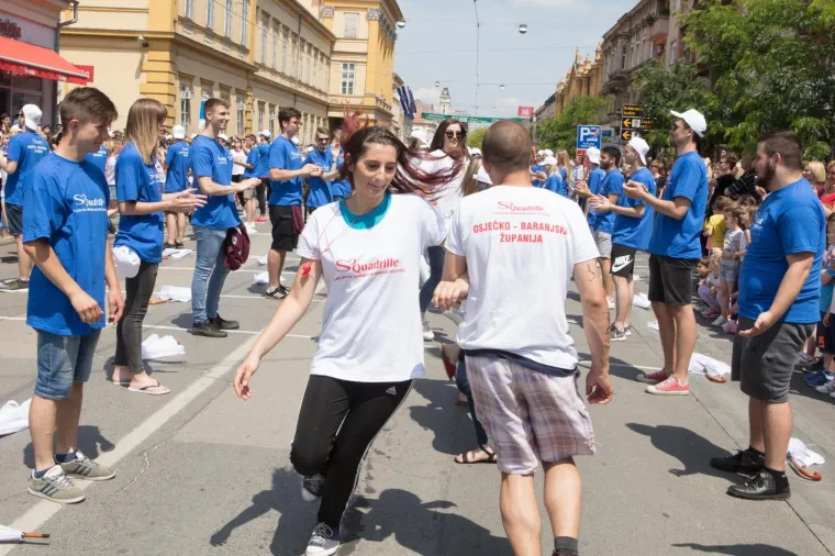 Plesanjem Quadrille maturanti obilježili posljednji dan srednje &scaron;kole u Osijeku