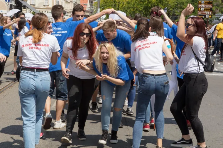 Plesanjem Quadrille maturanti obilježili posljednji dan srednje &scaron;kole u Osijeku