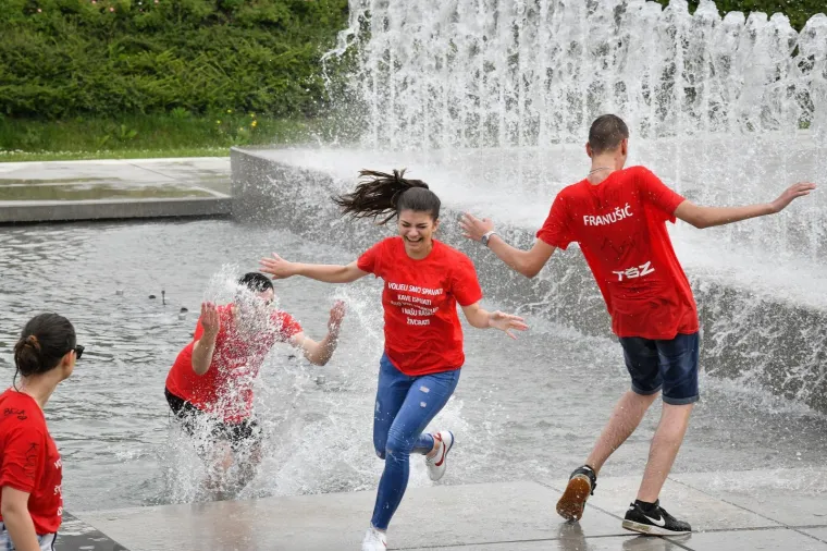 Okupljanje maturanata na Trgu bana Jelačića u Zagrebu